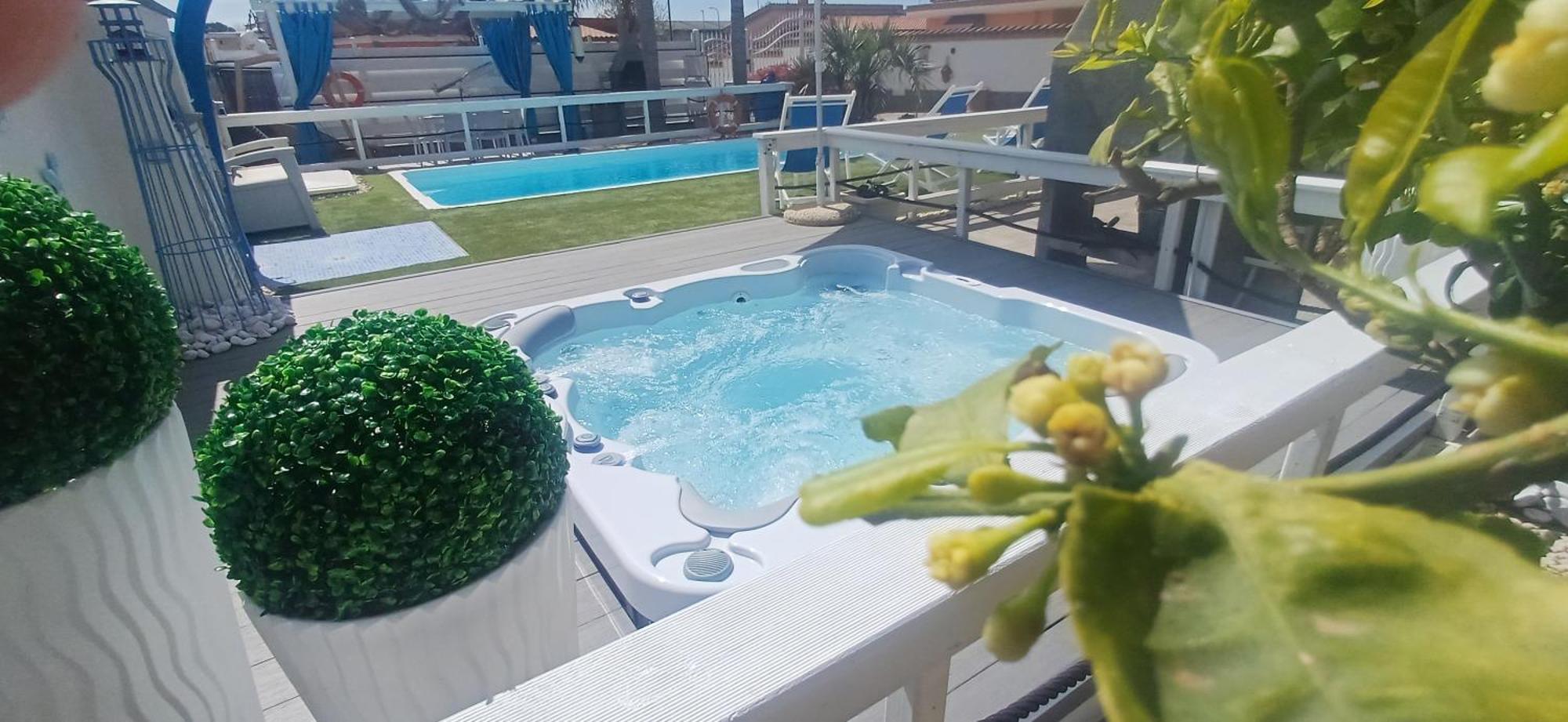 Alloggi Turistici Con Piscina Palestra Jacuzzi Sauna Анцио Екстериор снимка